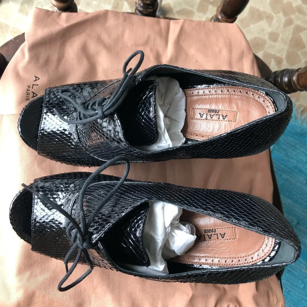 Alaia Cutout Python and Suede Wedge Booties 39 NEW